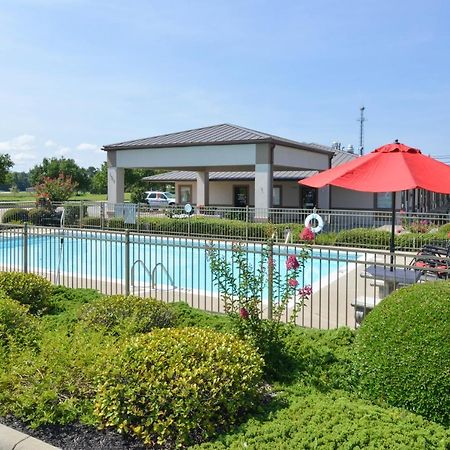 Briarwood Inn Of Geneva エクステリア 写真